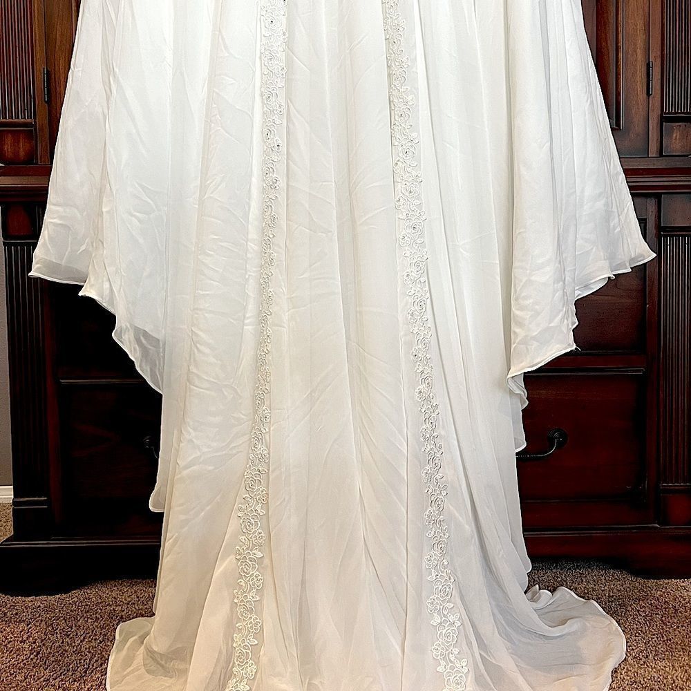 David’s Bridal Chiffon Beaded Empire Plus Size
Wedding Dress White size: 16W​​​ - Picture 13 of 14